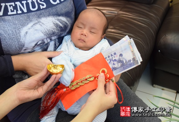 孫寶寶(台北萬華區到府嬰兒寶寶滿月剃頭理髮、免費到府嬰兒剃胎毛儀式吉祥話)。到府剃頭剃胎毛主持、專業拍照、DVD光碟、證書。★購買「臍帶章、肚臍章、胎毛筆刷印章」贈送：剃頭、收涎、抓周，三選一。2015.10.18 照片18